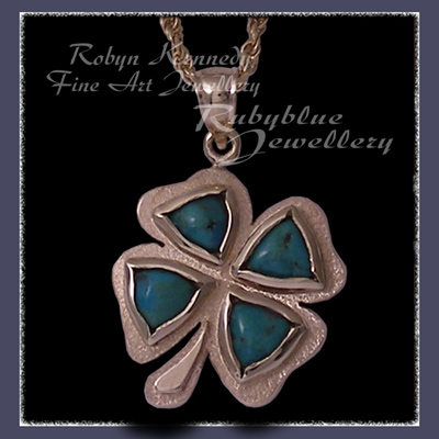 14 Karat Yellow Gold and Turquoise 'Shamrock' Pendant Image