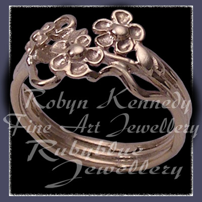 10 K Gold 'Triple Bloom' Ring Image