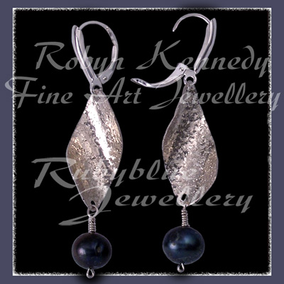 Sterling Silver and Cultured Freshwater Pearl 'Panache' Earrings Image